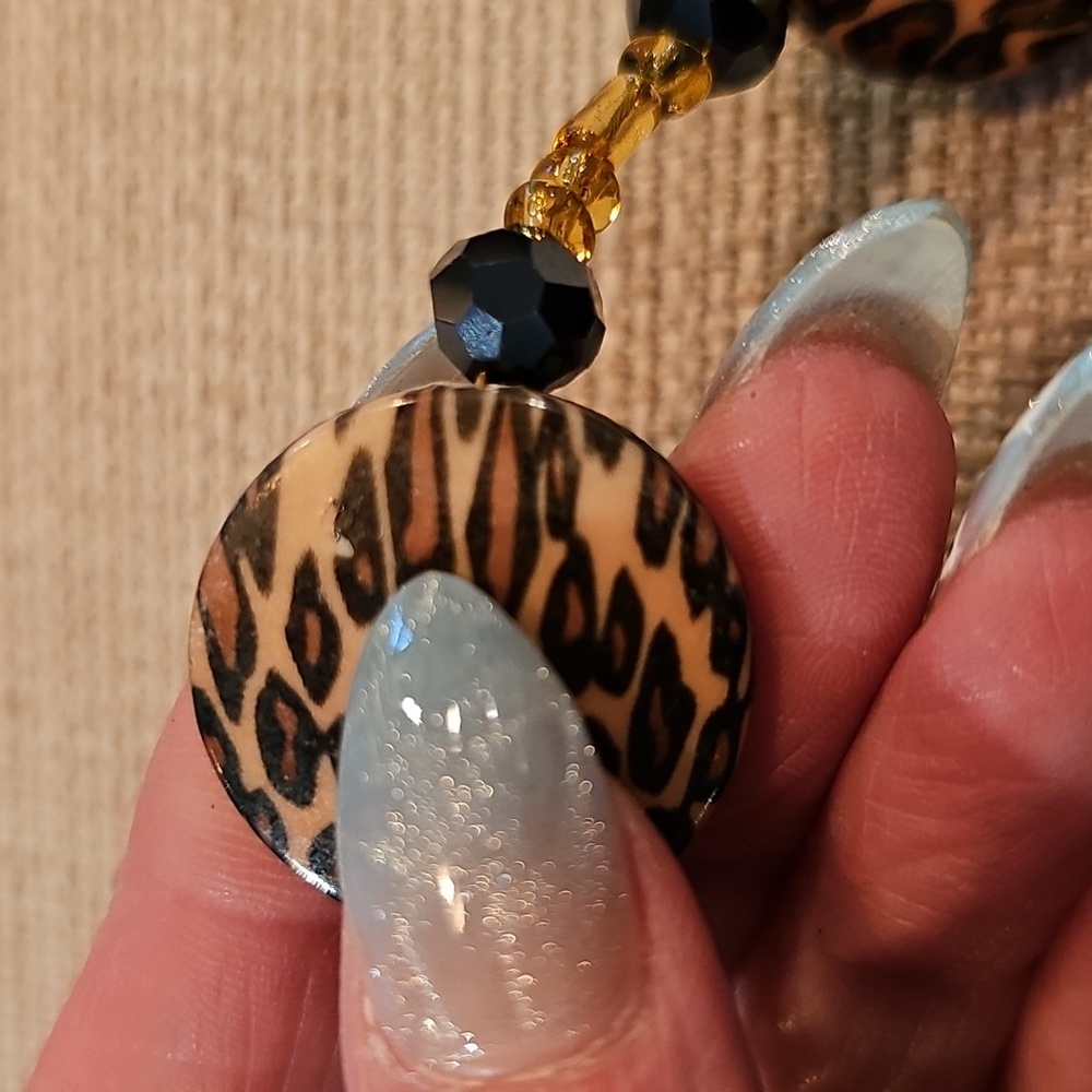 Leopard Print Disk Beaded Necklace - Picture 5 of 8